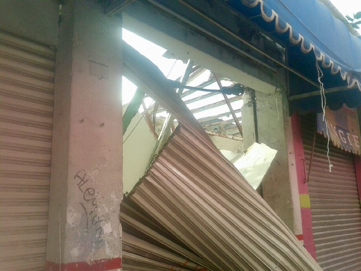 Colapso de construcción dañada por sismo deja tres heridos en Cuautla