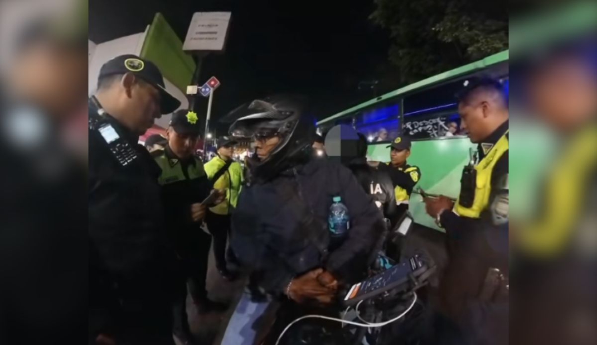 Motociclista de Didi evita arresto tras pasajero portar objetos sospechosos