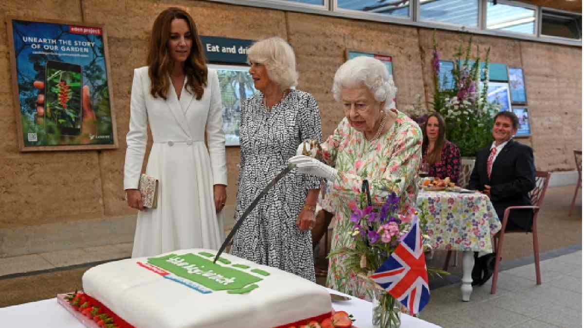 Reina Isabel II celebra su cumpleaños 95 con una ceremonia en Windsor