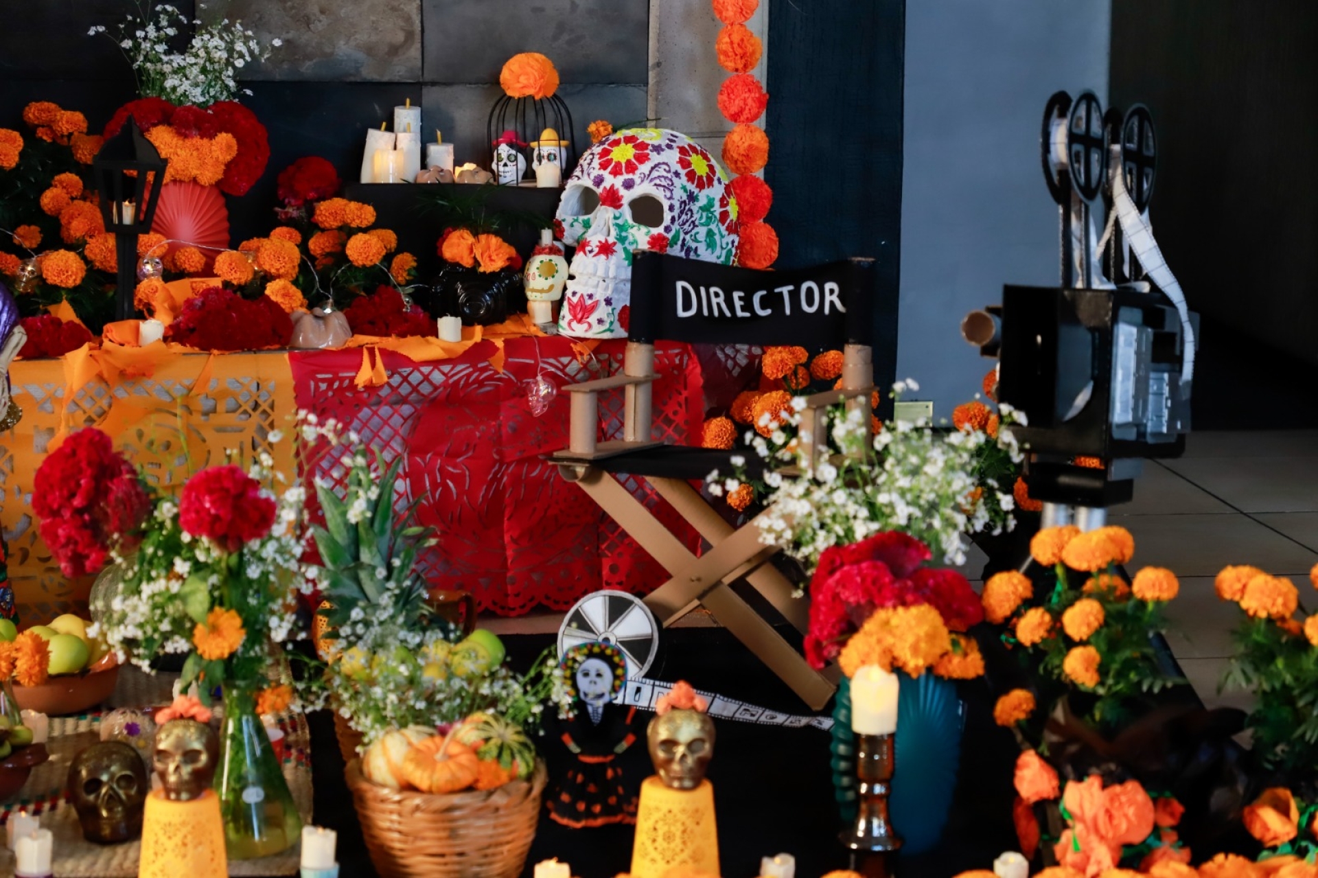 Inaugura Secretaría de Cultura ofrenda en el Cine Morelos 'México visto a través de la lente'