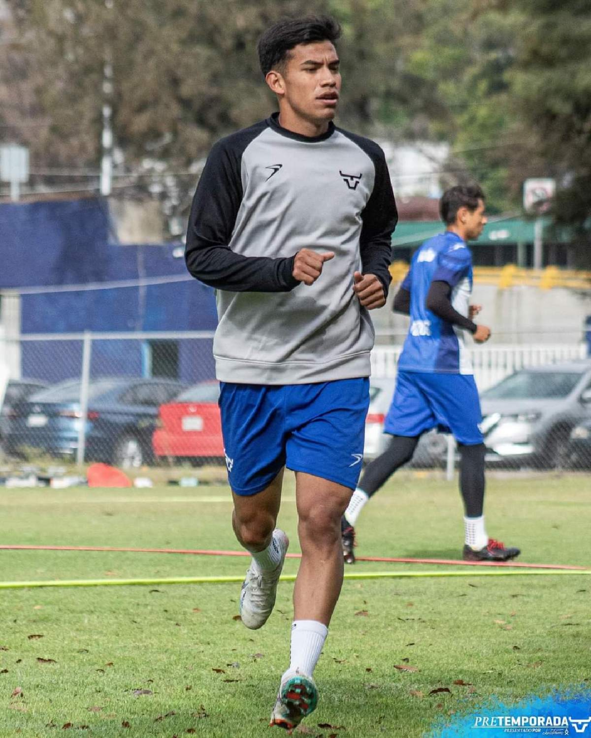 Osmar Muñoz renueva con Celaya