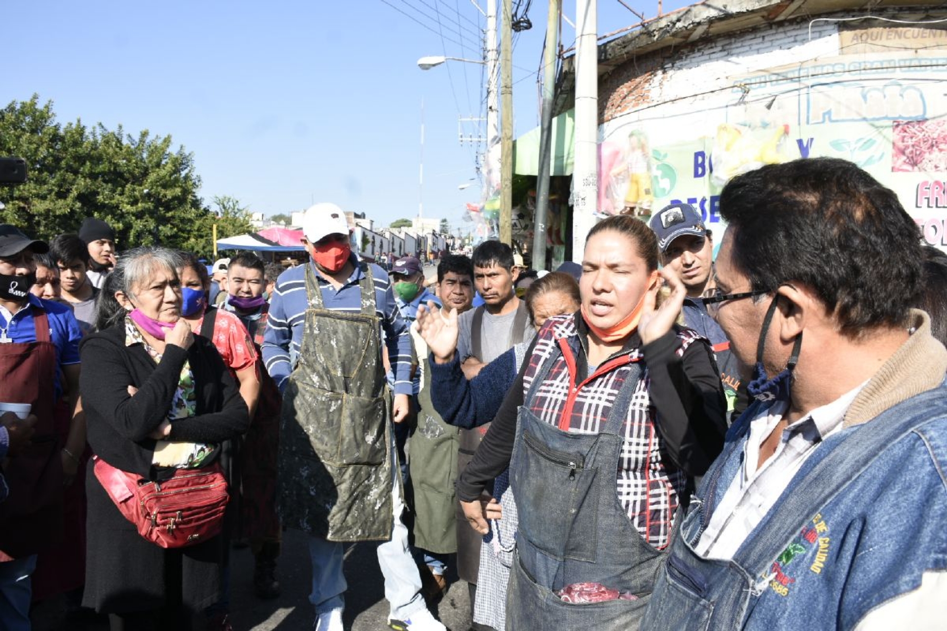Vecinos de Gualupita protestan contra ambulantes