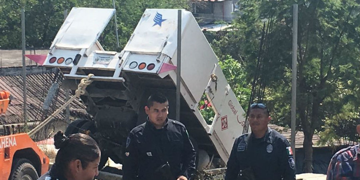 Atropellan a tres personas en Cuernavaca; dos fallecieron