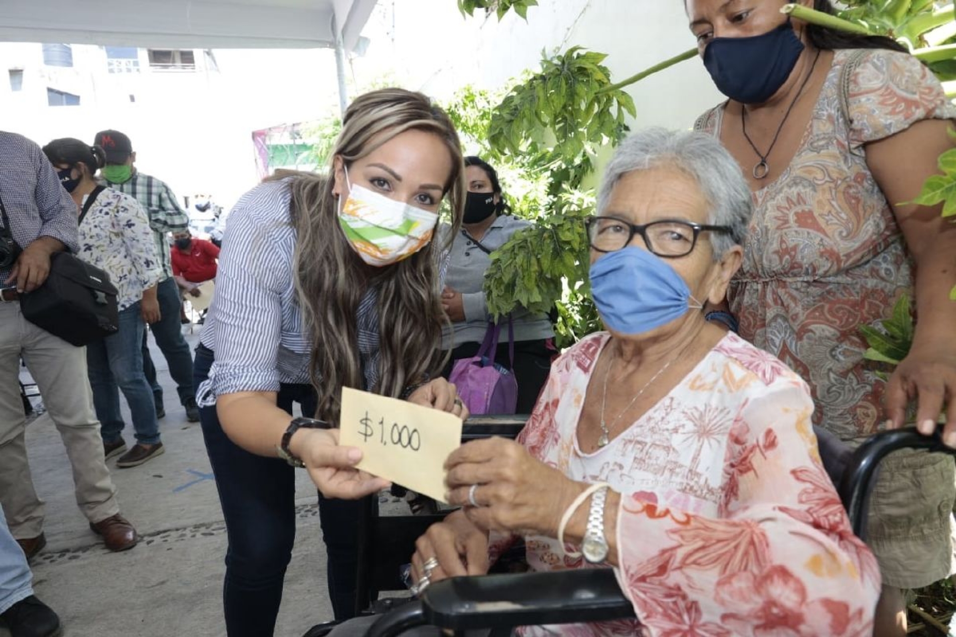 Otorga DIF Yautepec apoyos a personas que requieren cirugía de cataratas