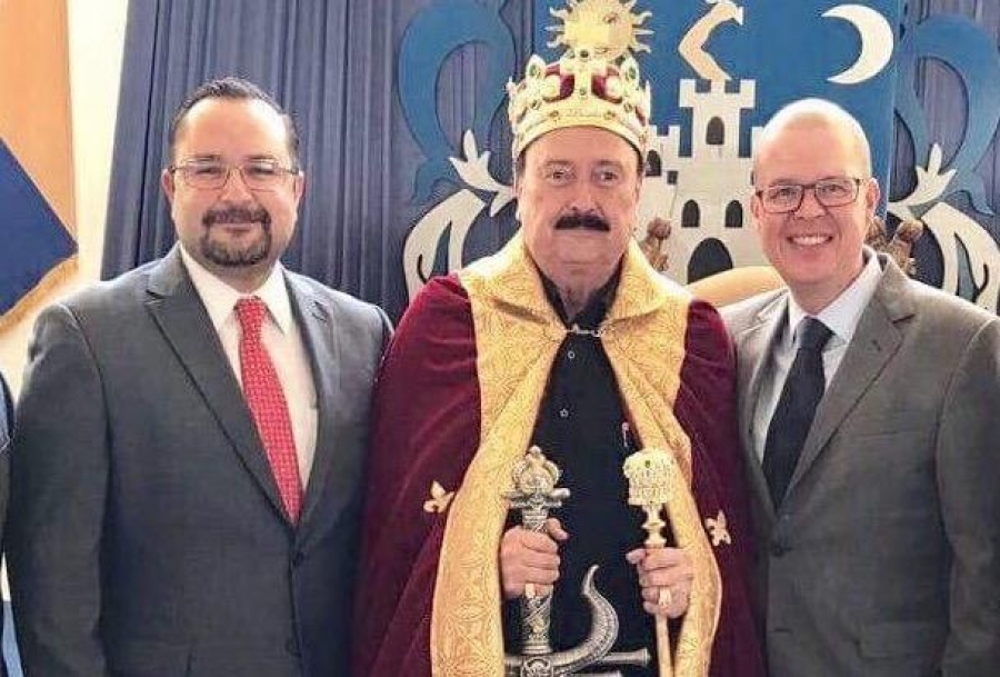 Celebra precandidato de Morena como 'rey' su cumpleaños