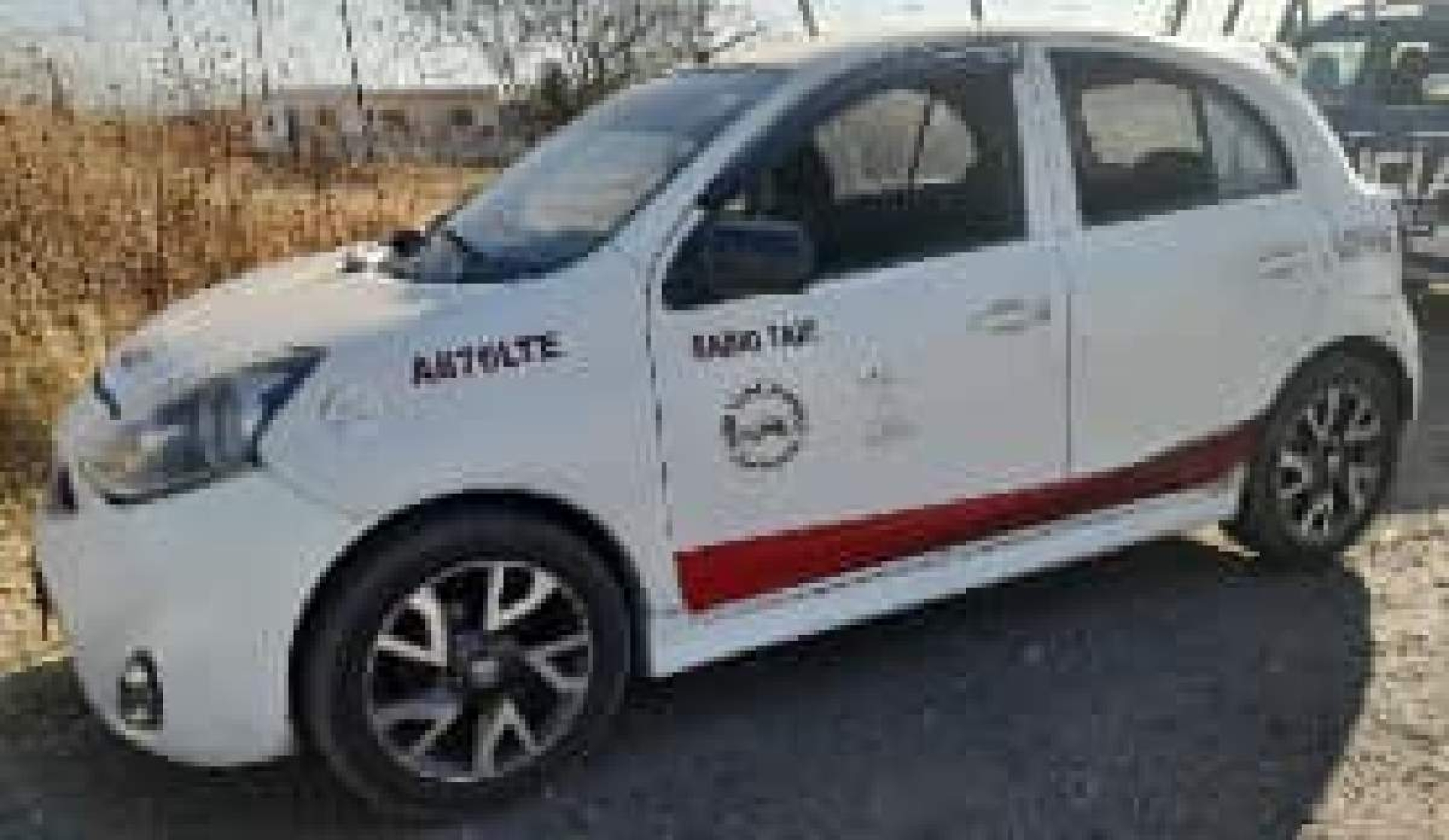 En casos distintos, hallan un taxi y una camioneta robados