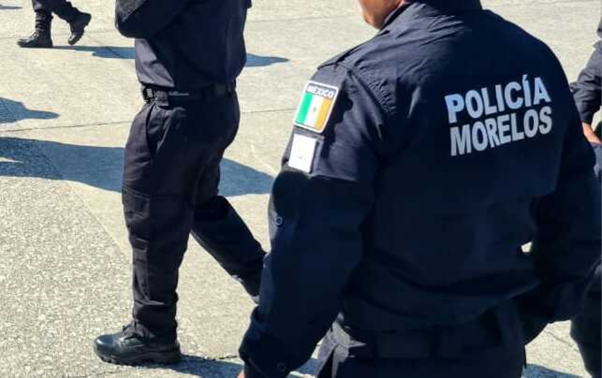 Ordenan retirar teléfonos a policías; se inconforman