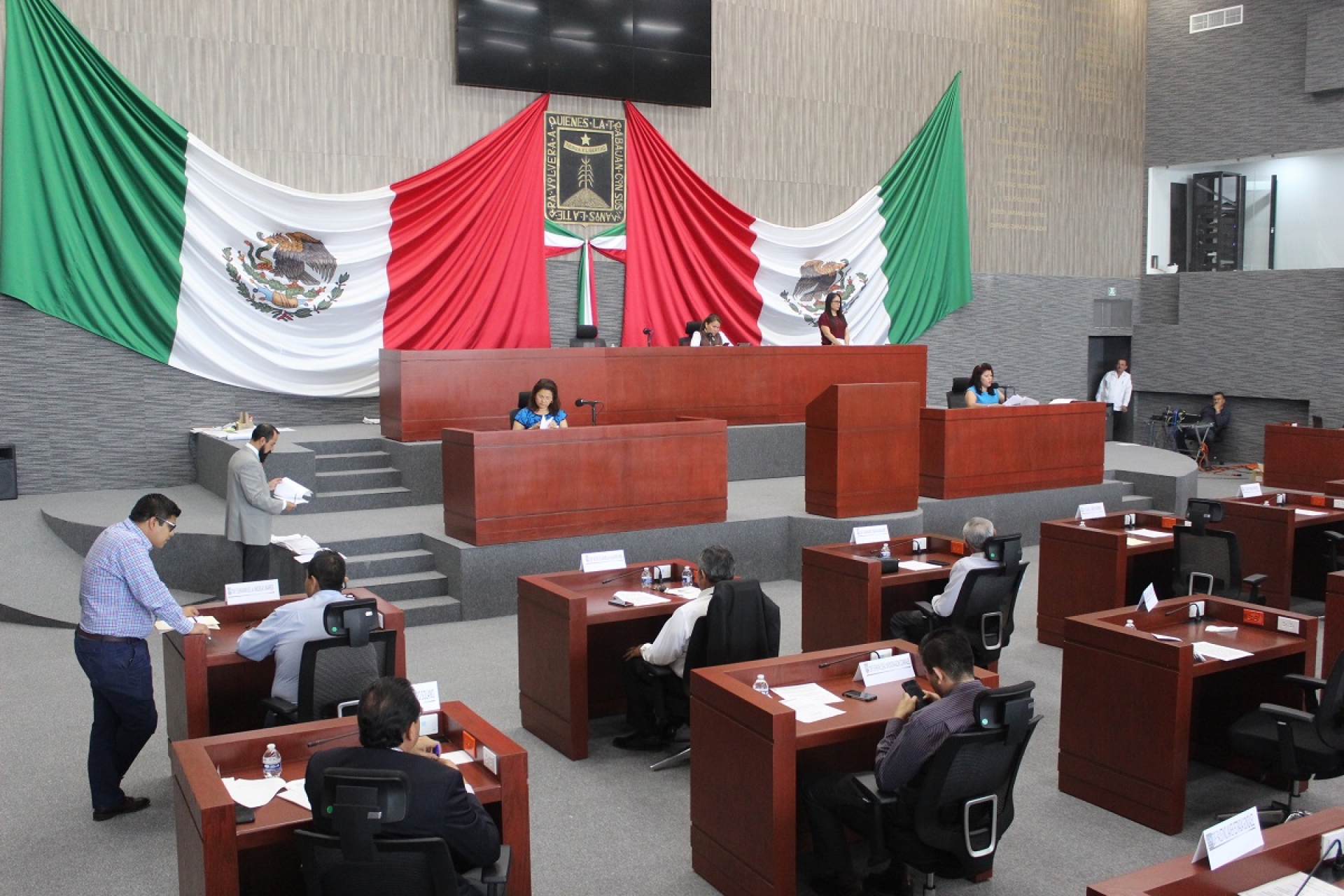 Buscan regular horarios de trabajo de los diputados durante las campañas