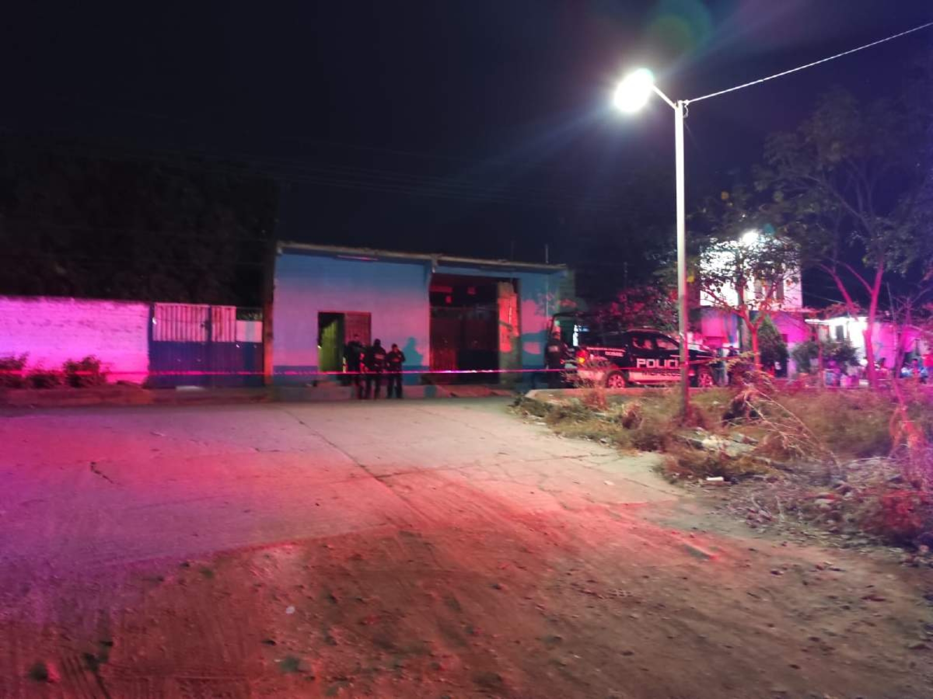 Ataque a tiros deja un muerto y una mujer herida
