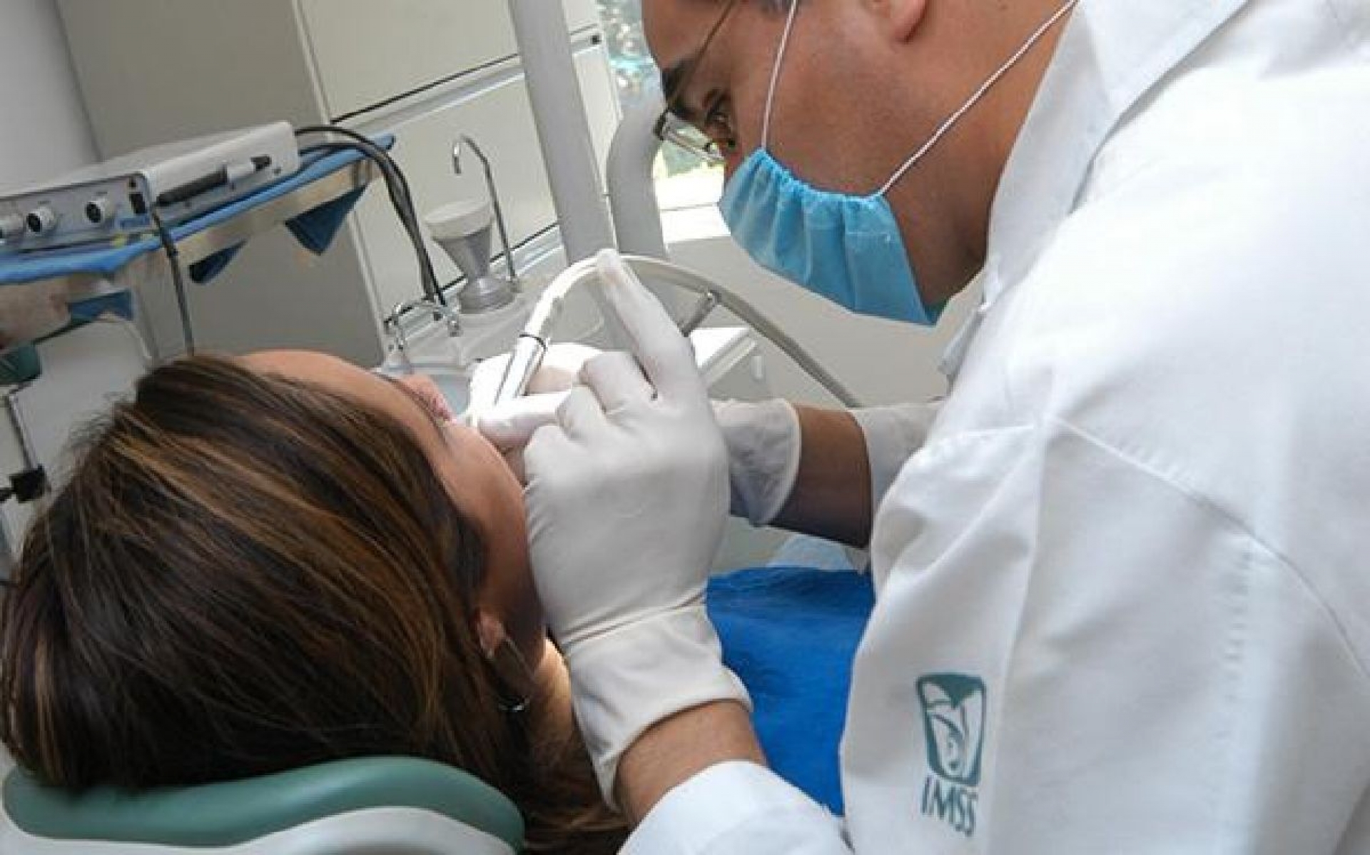 Llaman a cuidar higiene bucal