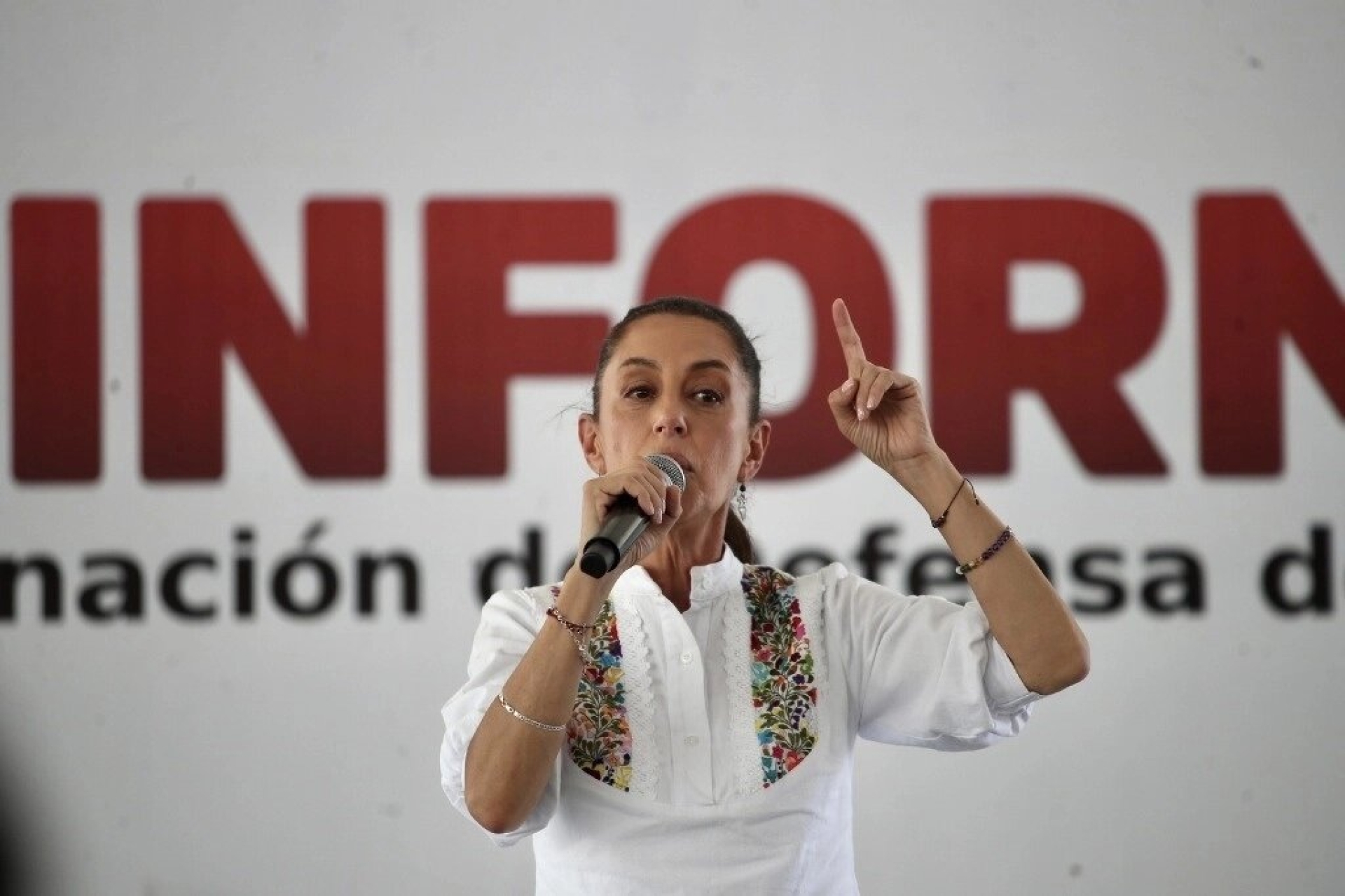 Sheinbaum responde a la UNAM: 'Nunca pedí que evaluaran mi tesis'