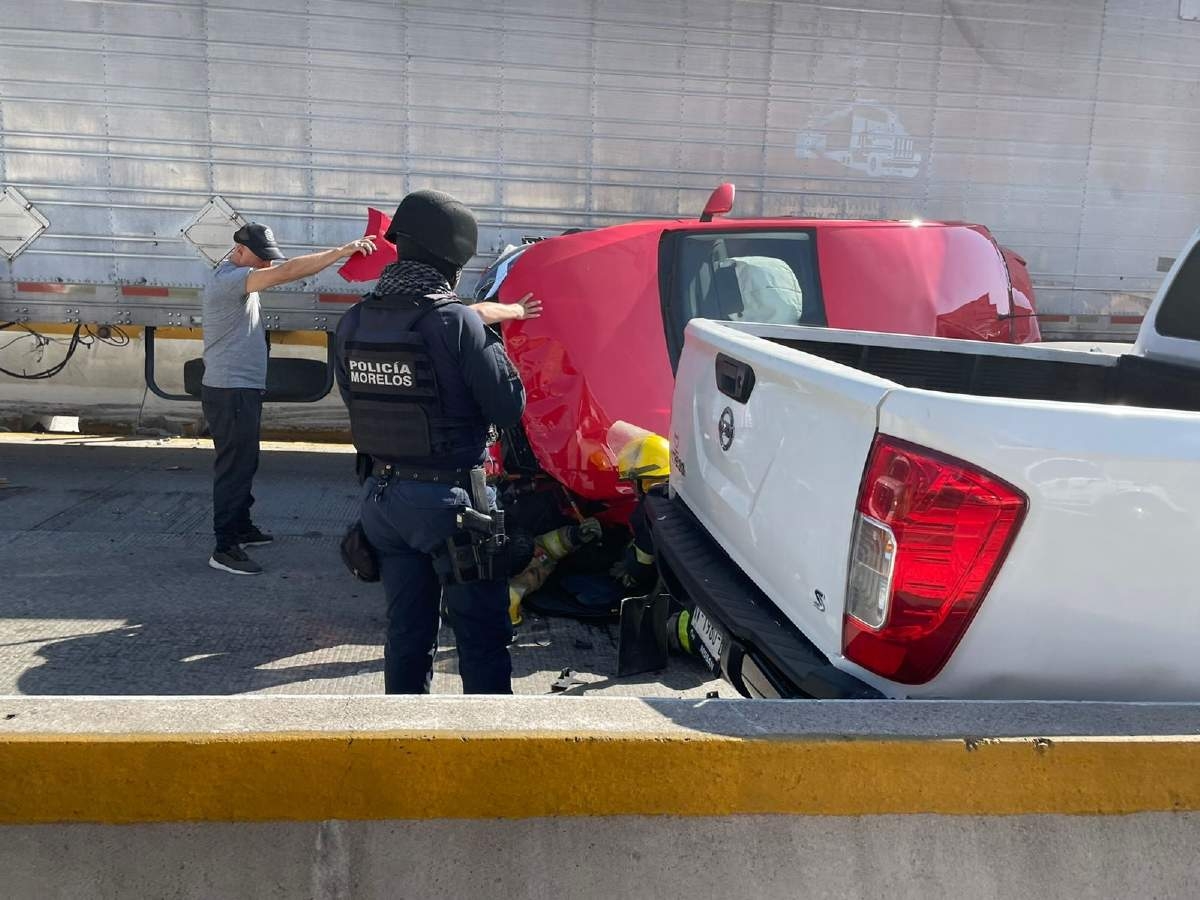 Triple choque en el Paso Exprés deja cuatro heridos