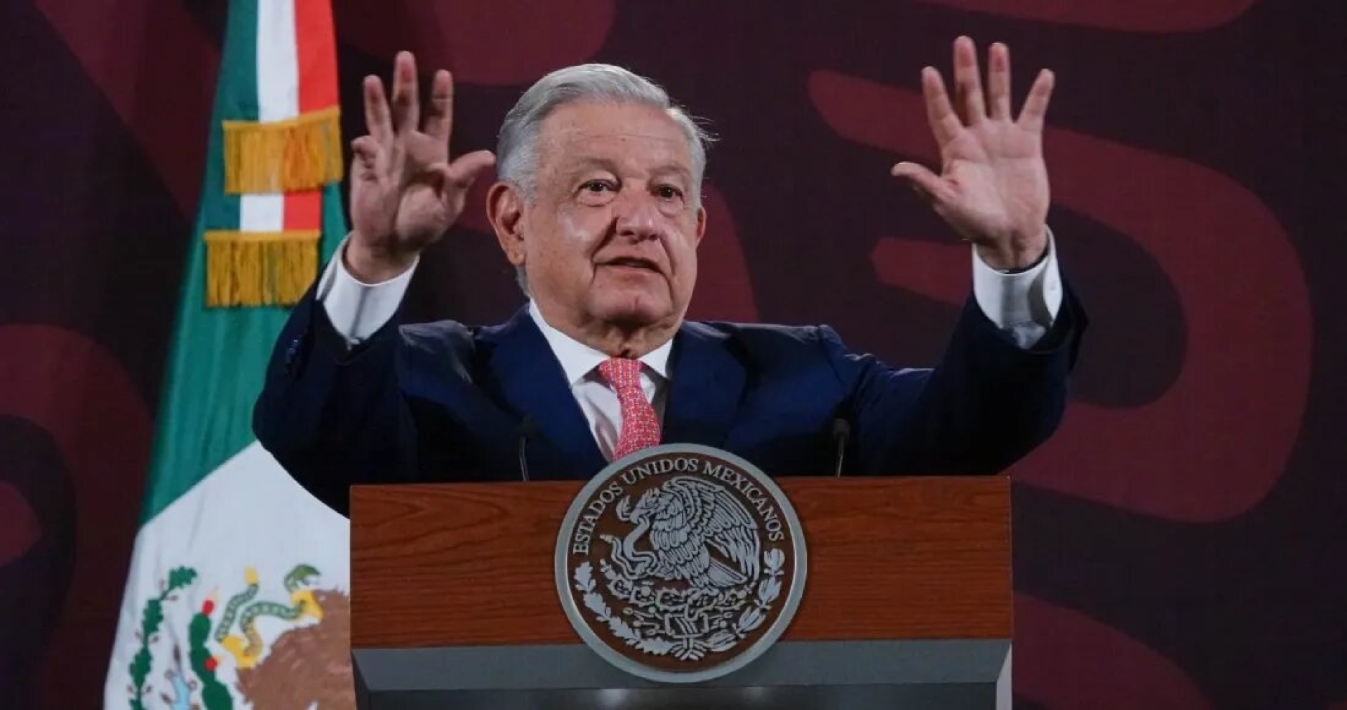 AMLO muestra videos del asalto a Embajada de México en Ecuador