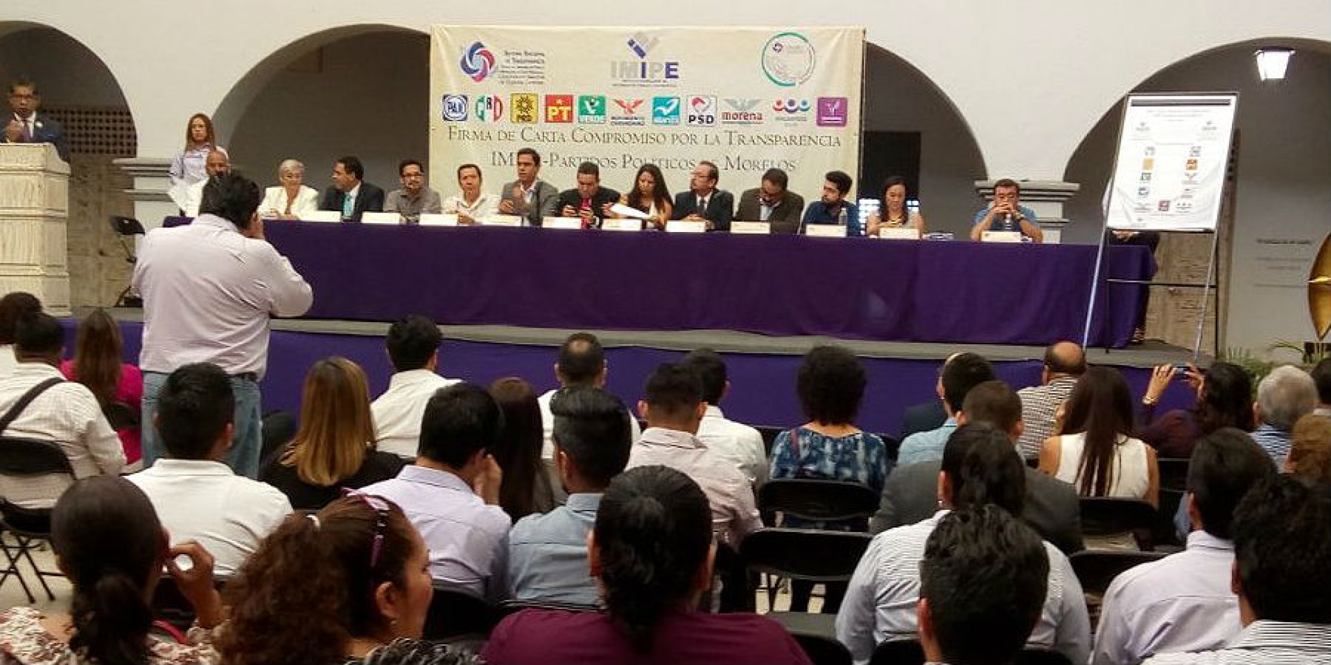 Realizan firma de carta compromiso por la transparencia con el IMIPE y partidos políticos