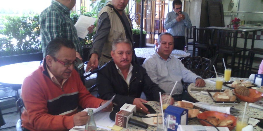 Transportistas buscan que la SMyT les entregue concesiones