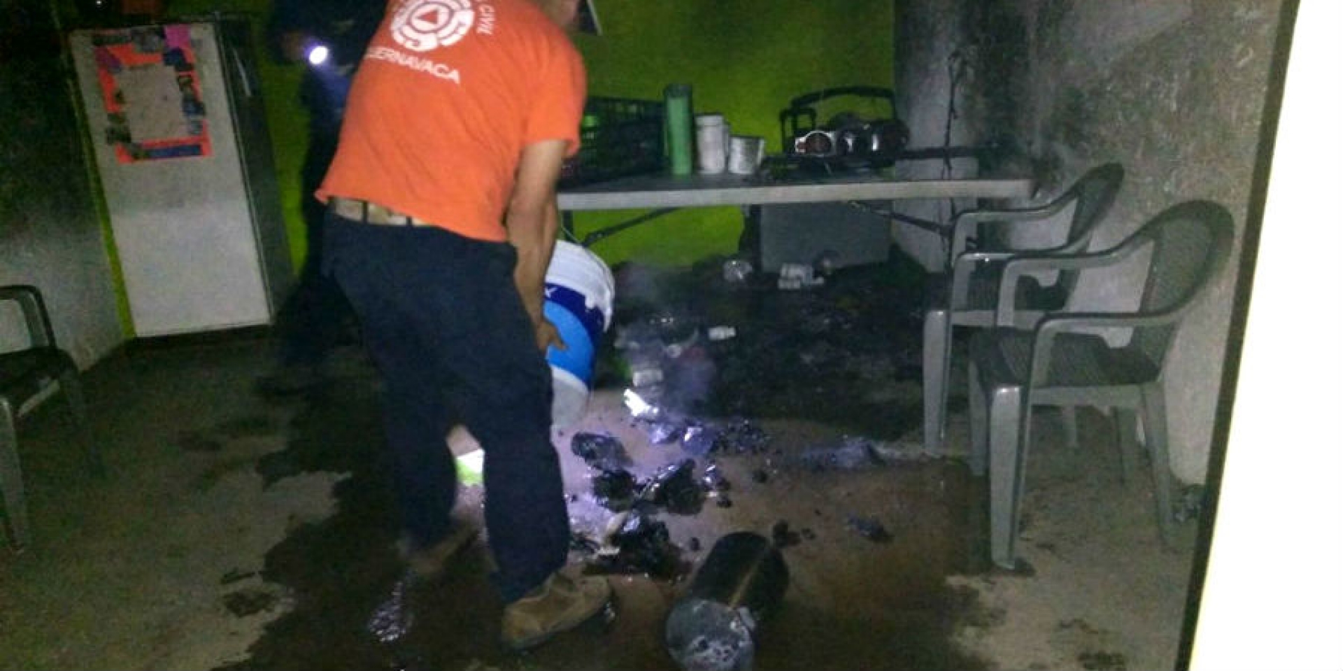 Atiende Bomberos Cuernavaca reporte de incendio en un negocio de comida