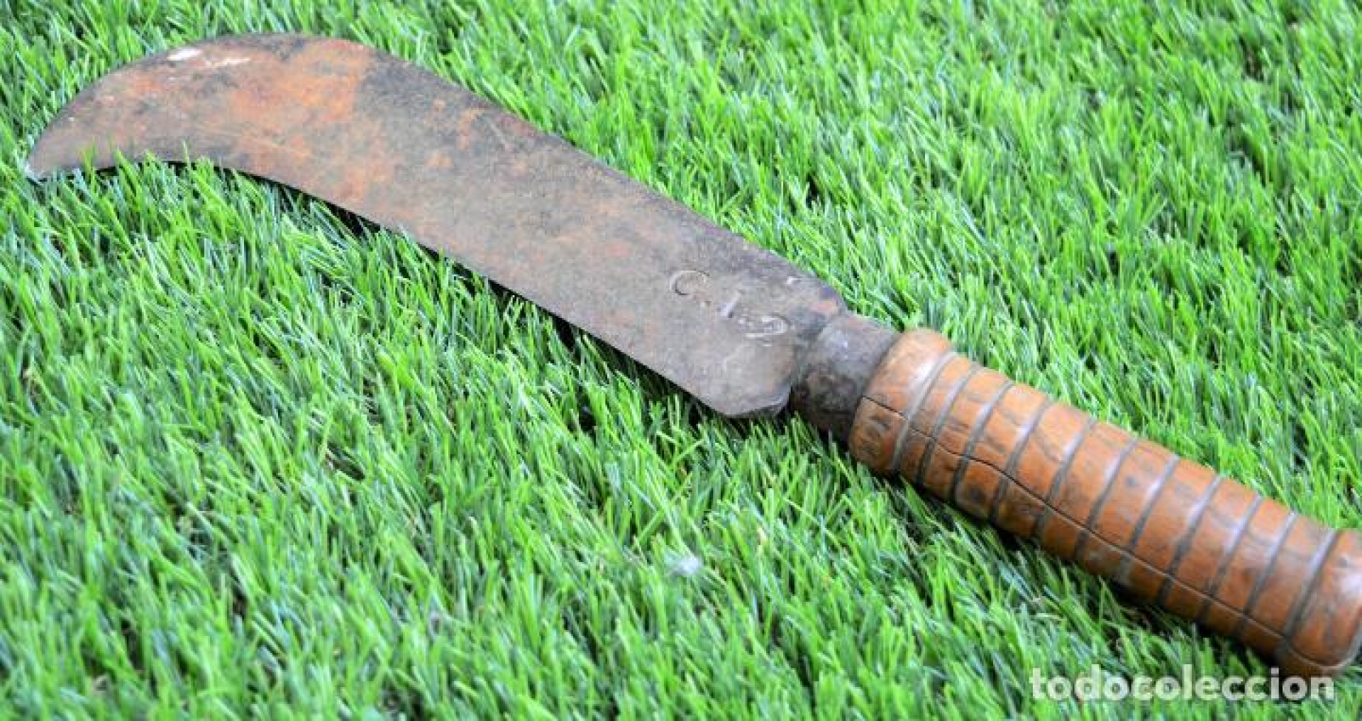 Resultó herido de un machetazo en el cuello