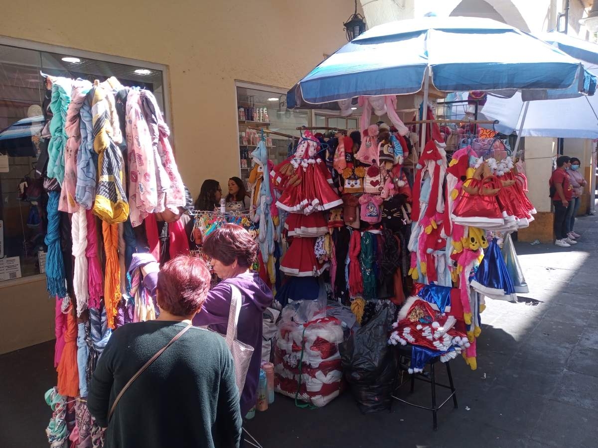 Buscan diálogo con líderes de ambulantes para ordenar comercio