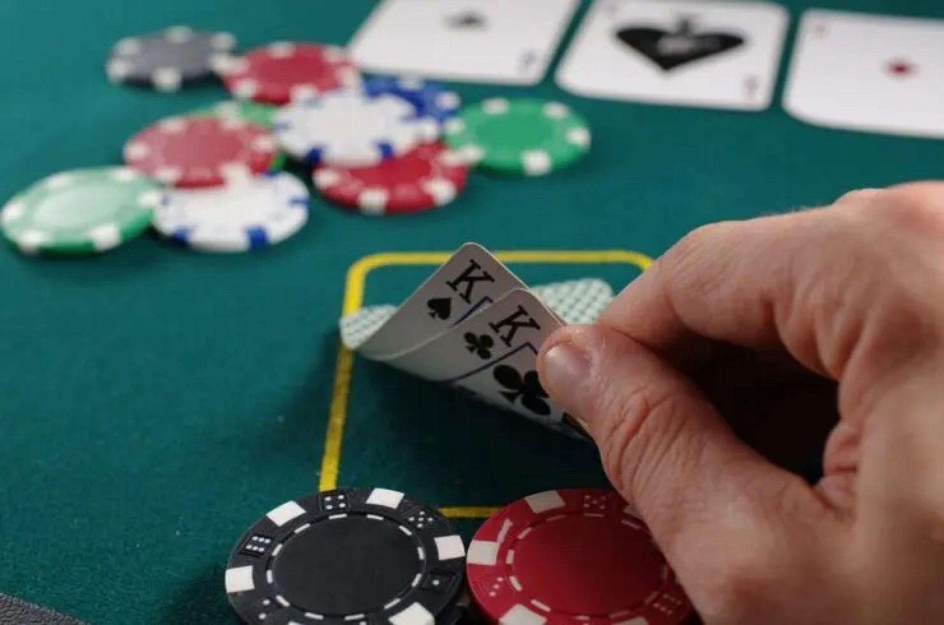 Sanos contra contagiados: el curioso experimento sobre el resfriado que se realizó jugando al póker