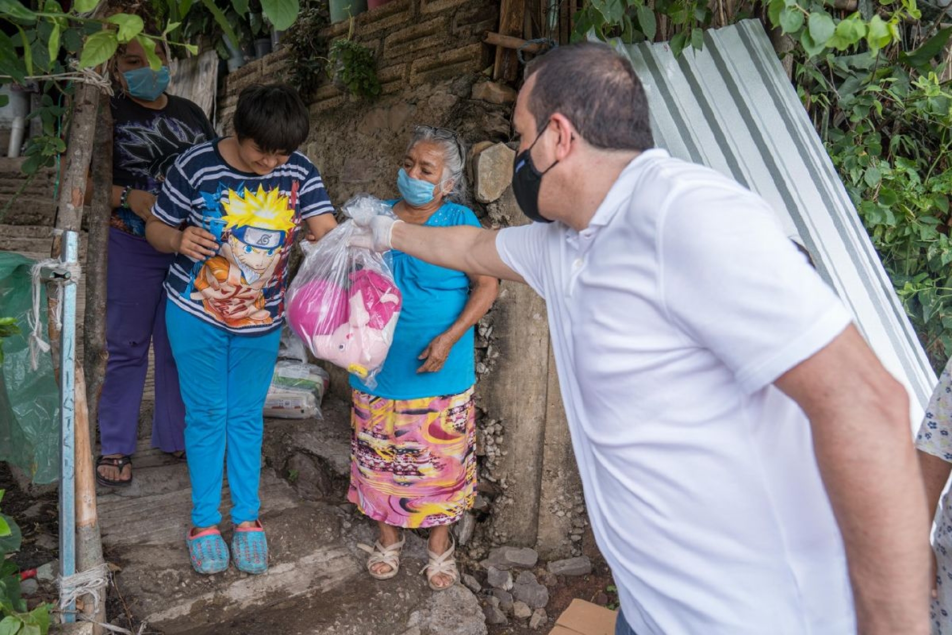 Continúa entrega de láminas galvanizadas a familias vulnerables de Morelos