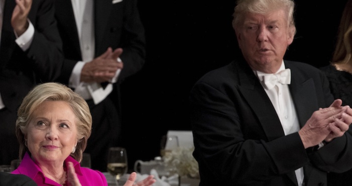 Trump es abucheado durante gala benéfica por llamar corrupta a Hillary Clinton