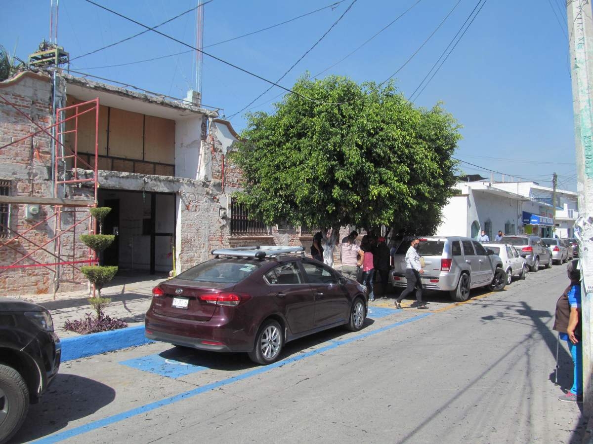 Continúa la campaña de retiro de vehículos abandonados en Zacatepec