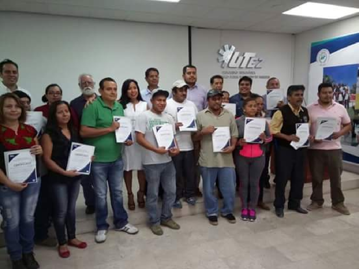 Edgar Muñoz Sanabria entregó reconocimientos a beneficiarios del proyecto productivo para migrantes de la Sedeso