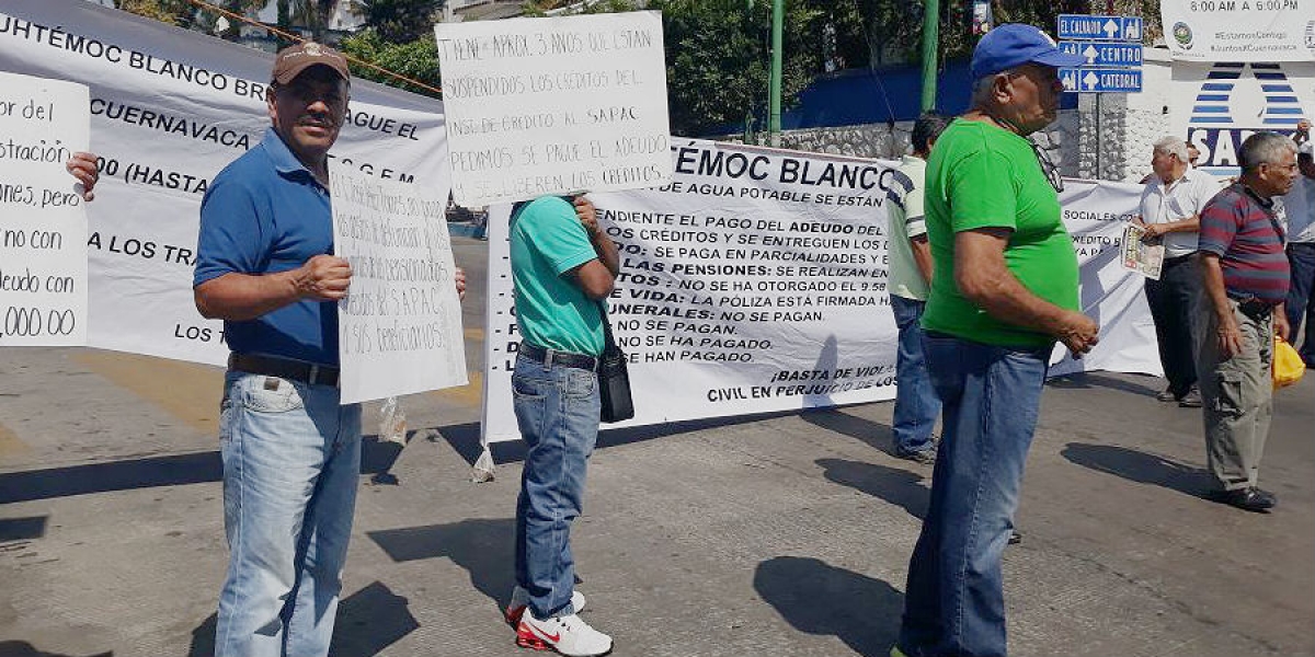 Se manifiestan jubilados y pensionados del Ayuntamiento de Cuernavaca