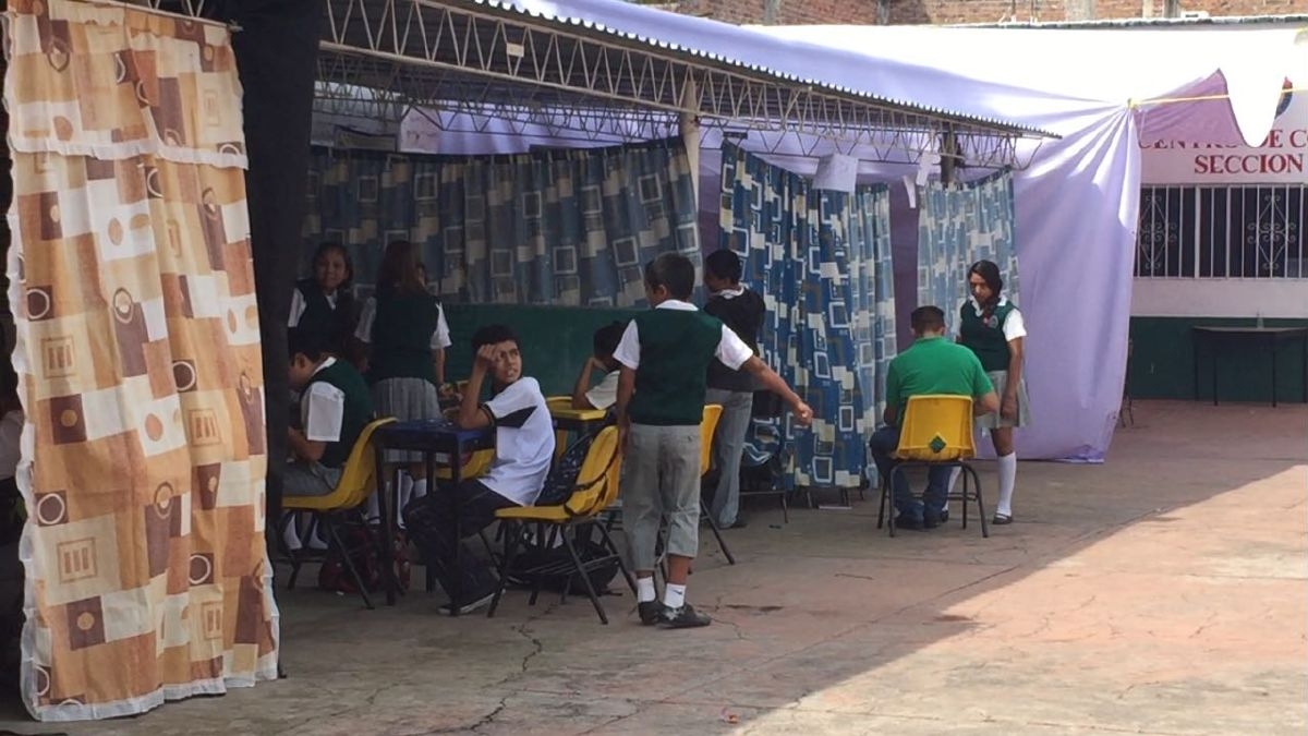 Planteles escolares buscan regresar a clases extramuros