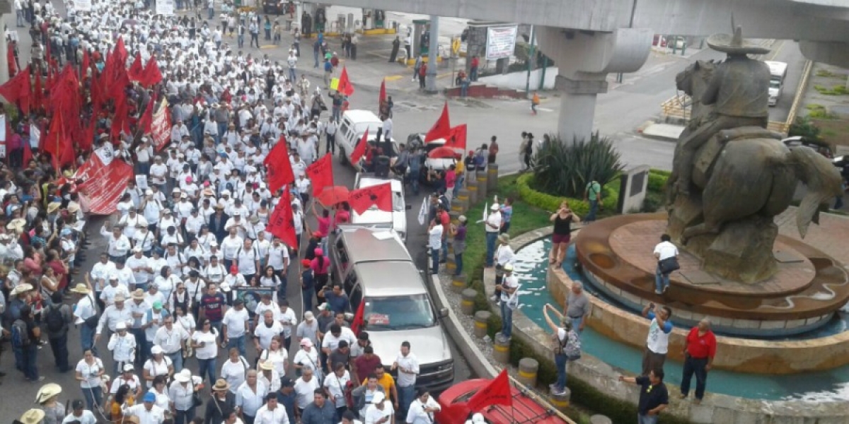 Contingentes marcharon hacia al centro de Cuernavaca, desde tres puntos de la ciudad