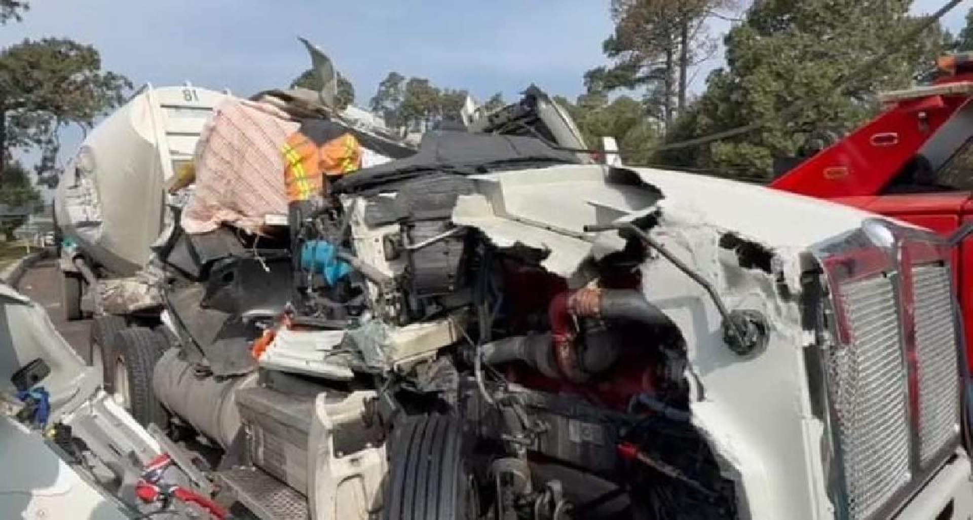 Chocan dos tráileres sobre la autopista México-Acapulco