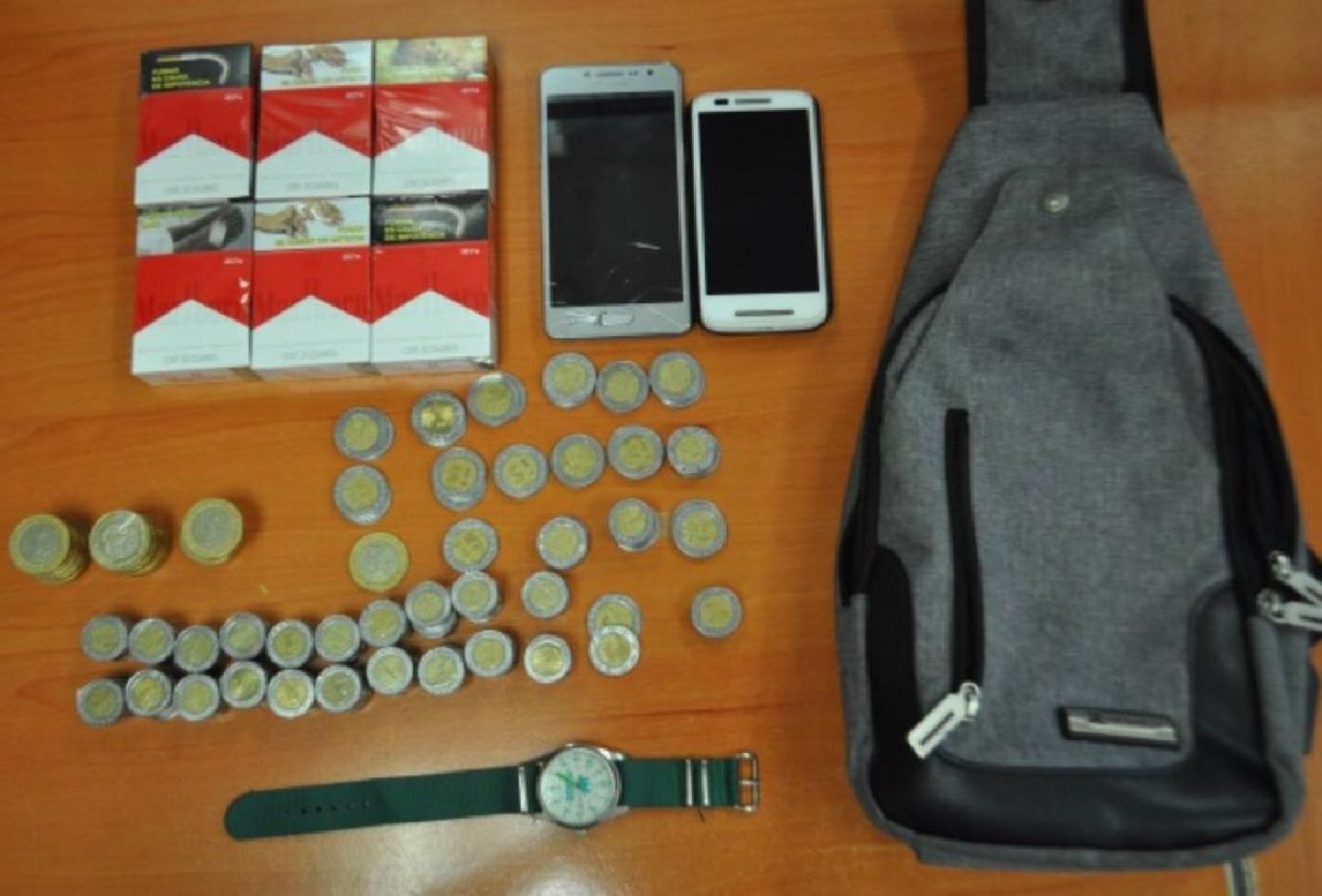 Se robó dinero y cigarros en una tienda