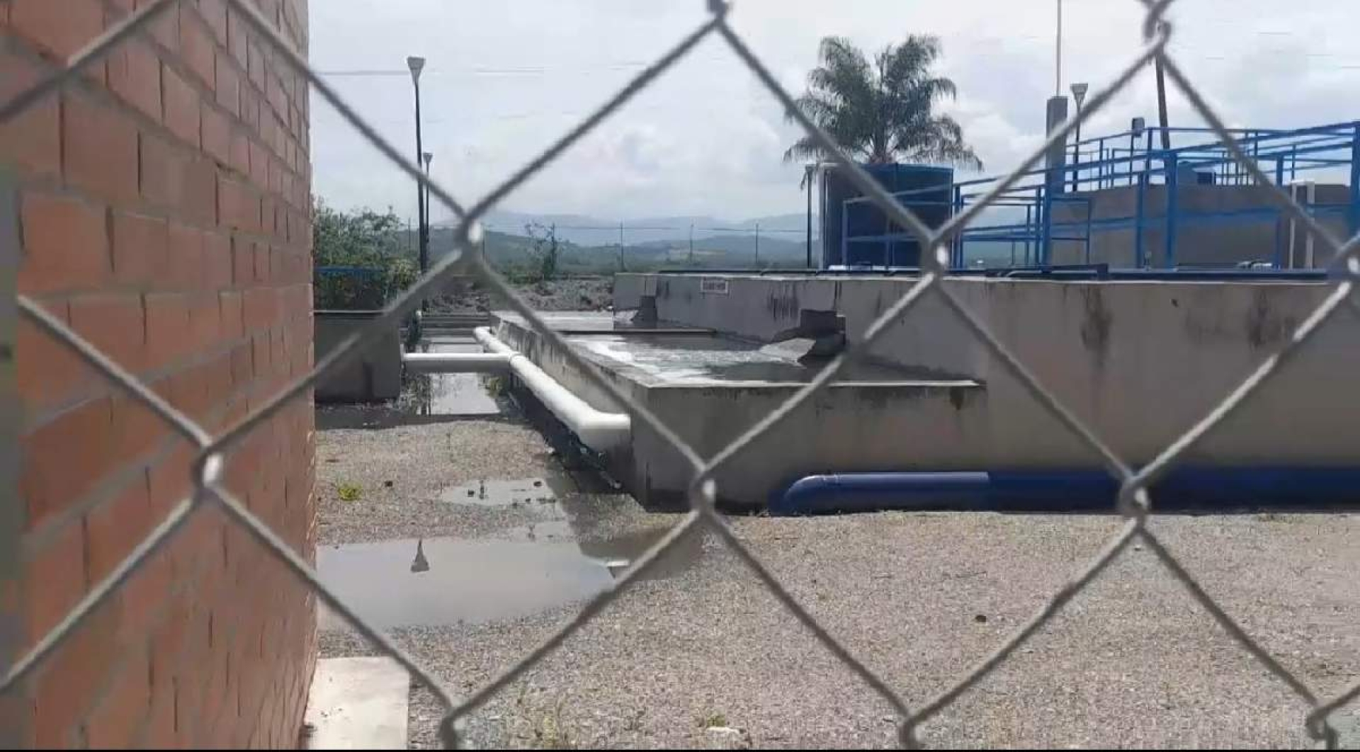 Planta tratadora de aguas de Coatetelco presenta fuga