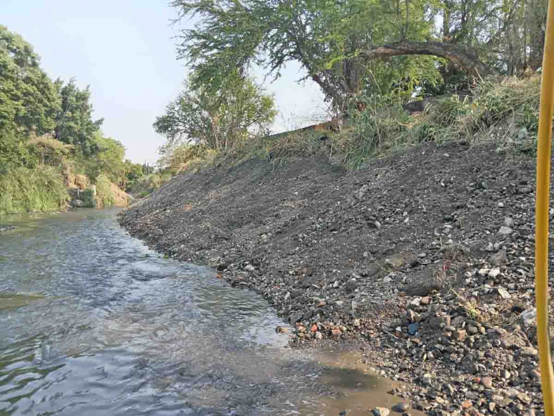 Notifican medidas preventivas a familias que se ubican en zona de riesgo de inundación
