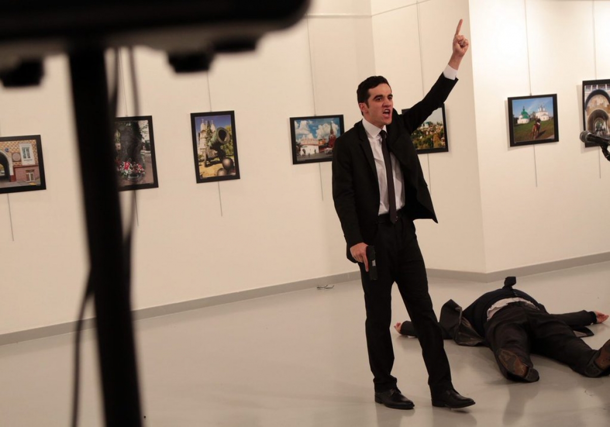 Momento del asesinato del embajador ruso en Turquía
