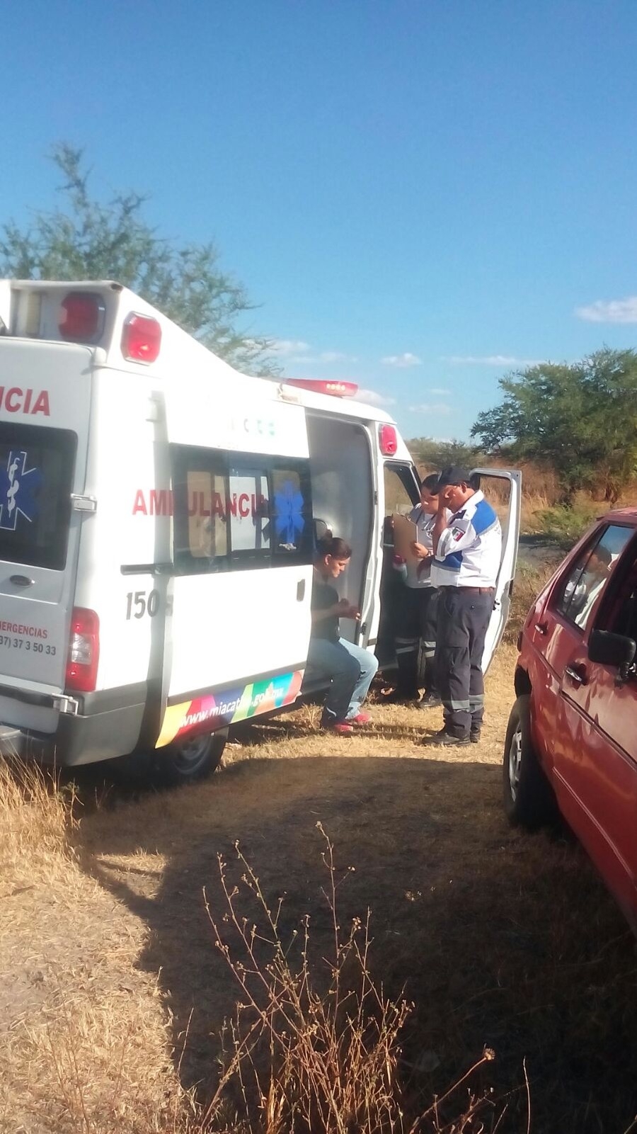 Vuelcan agentes de tránsito en Coatetelco