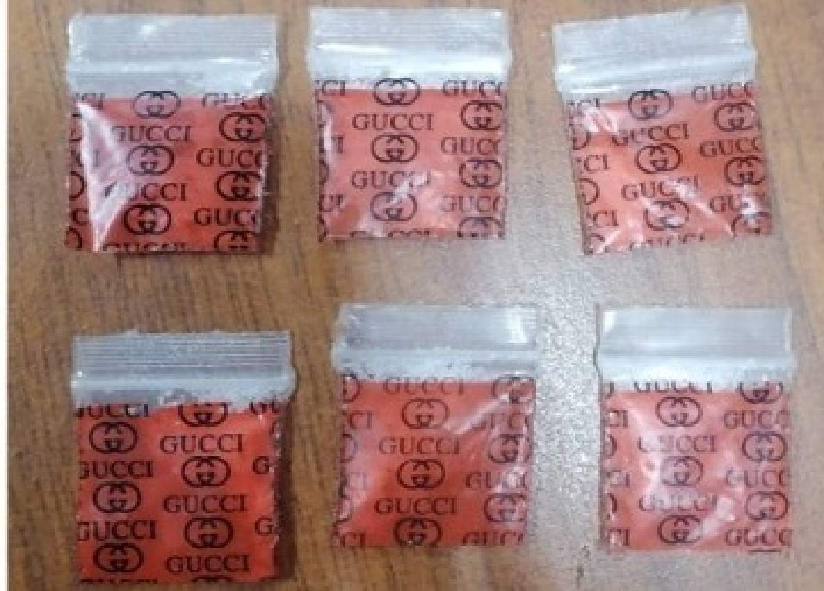 Atrapan a joven en poder de seis dosis de “cristal”