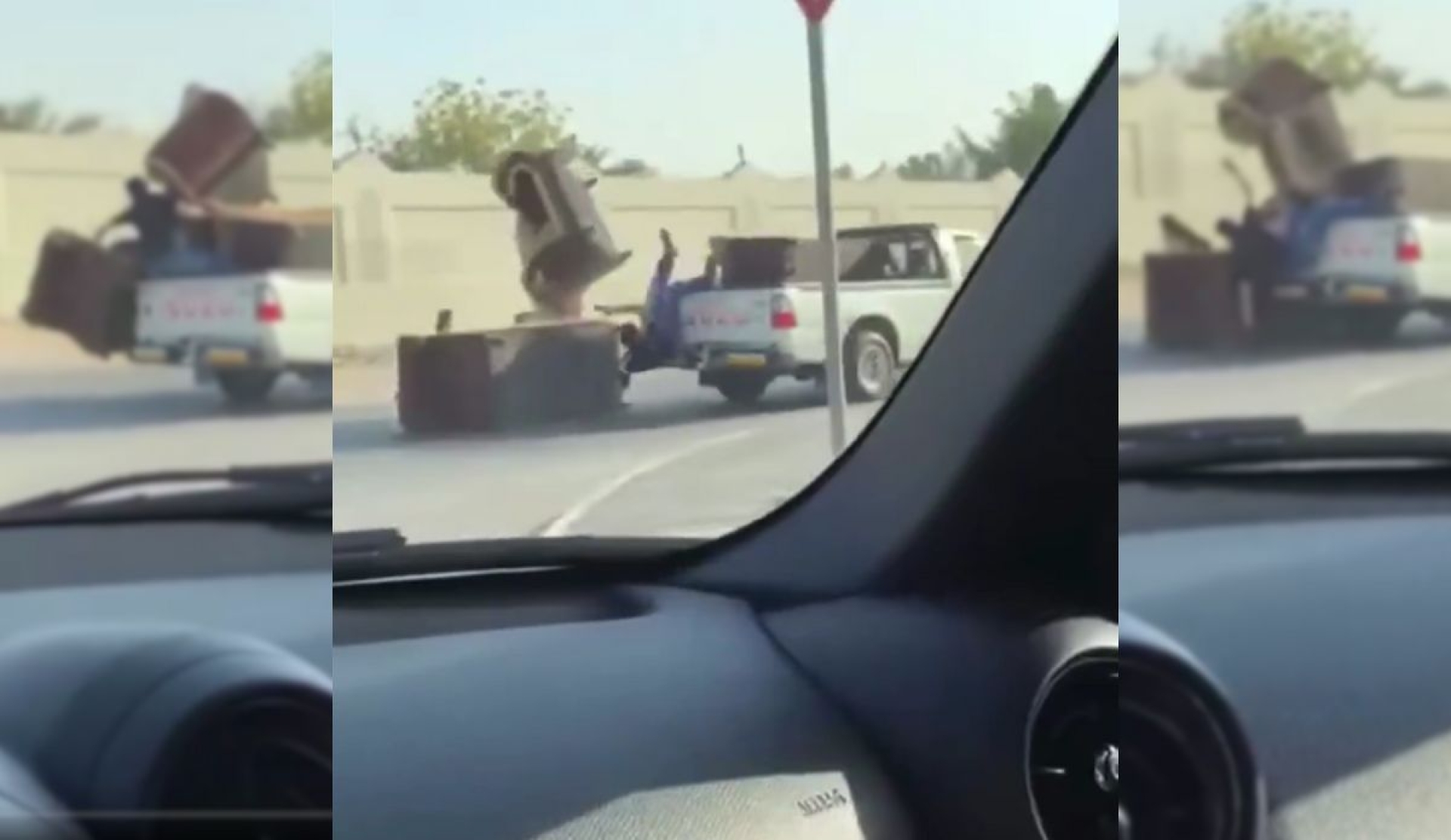 Hombre cae al pavimento al intentar sostener muebles durante traslado en camioneta abierta