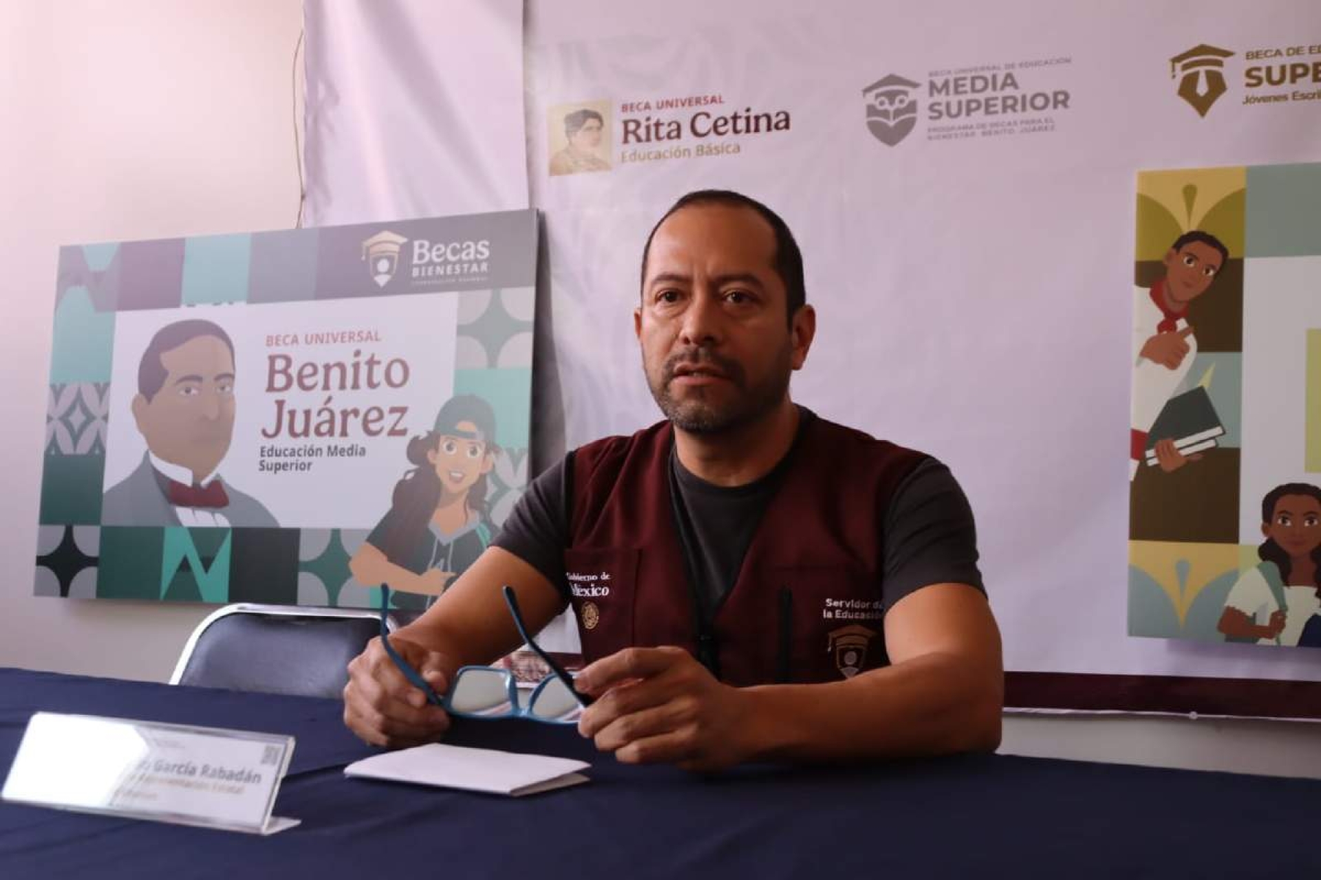 Pendientes de recoger, 40% de tarjetas de becas 'Benito Juárez'