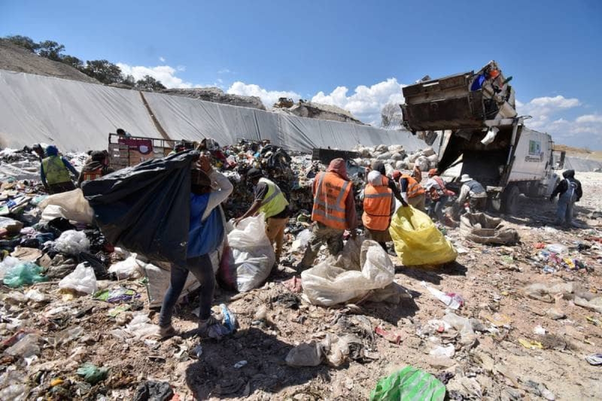 Senado aprueba ley que obliga al reciclaje y regula a pepenadores