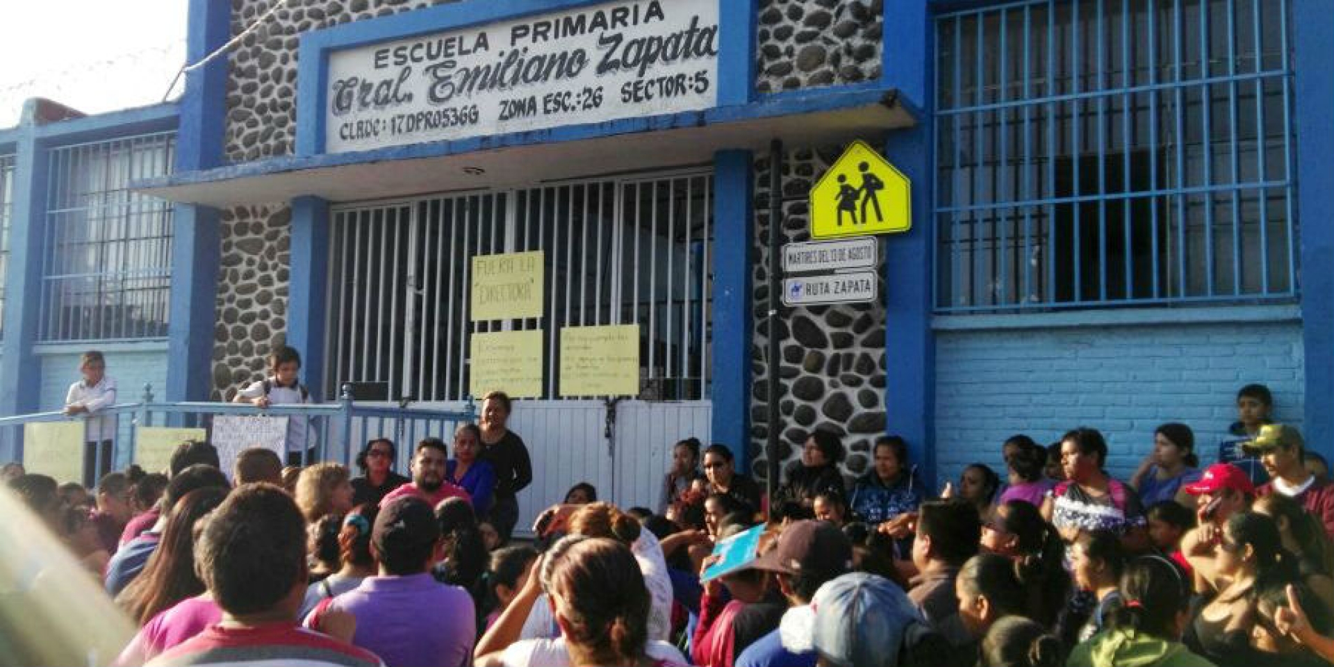 Exigen padres de familia la salida de la directora de primaria 'Emiliano Zapata', en Tlaltizapán