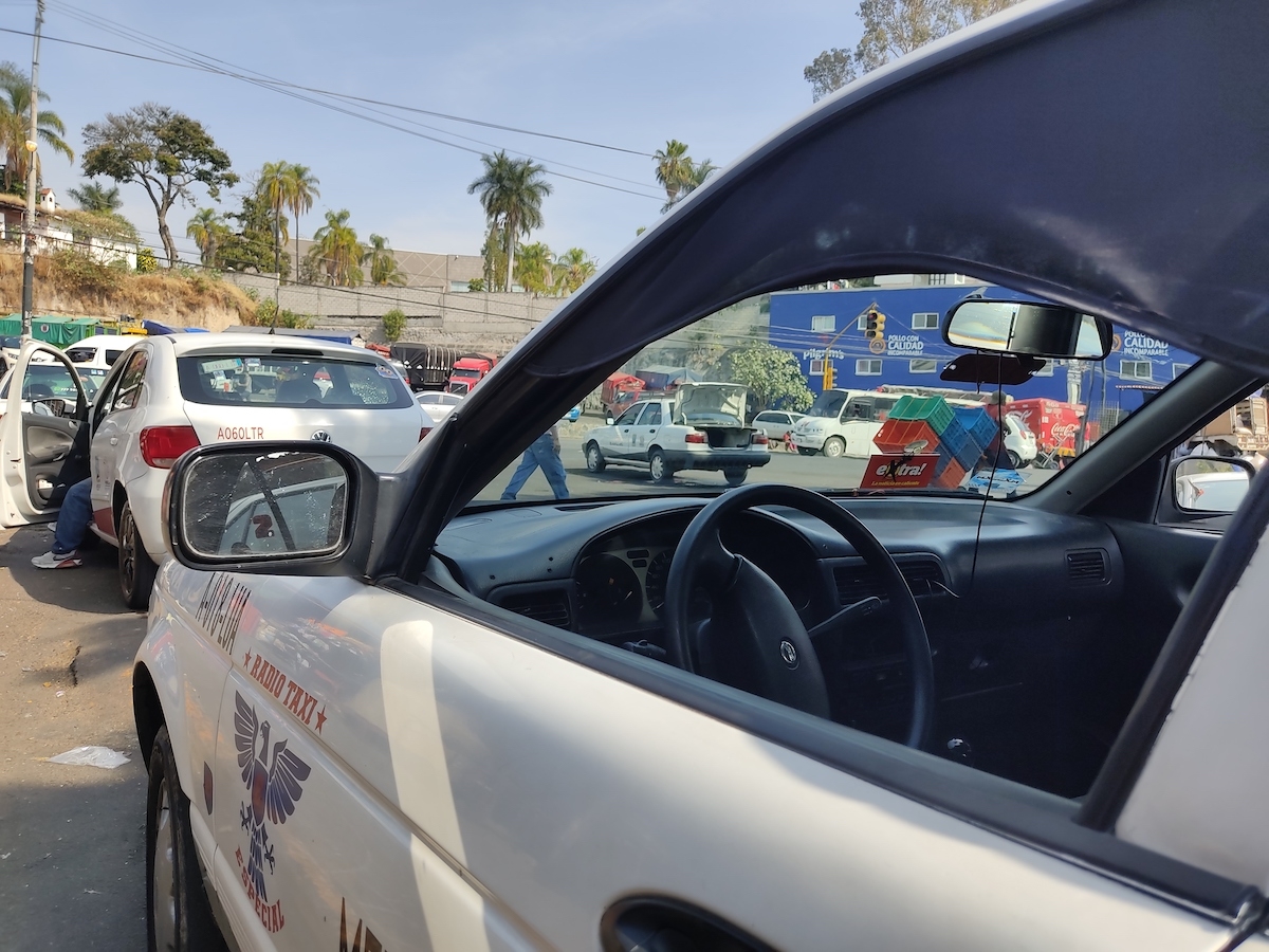 Su fe lo hace seguir adelante como taxista 