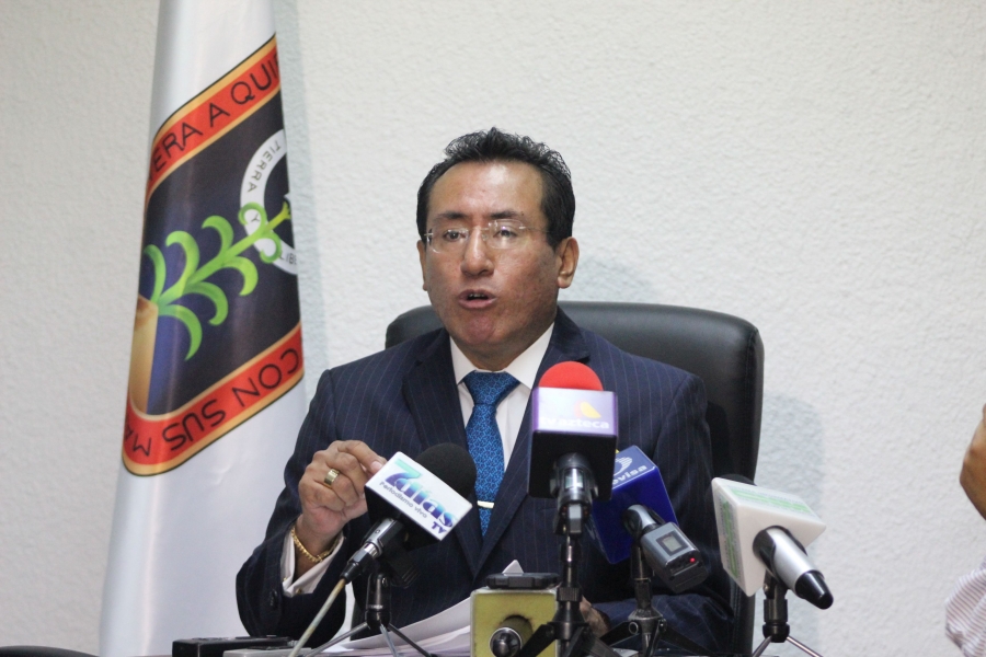 Diputado también pide la destitución del fiscal anticorrupción