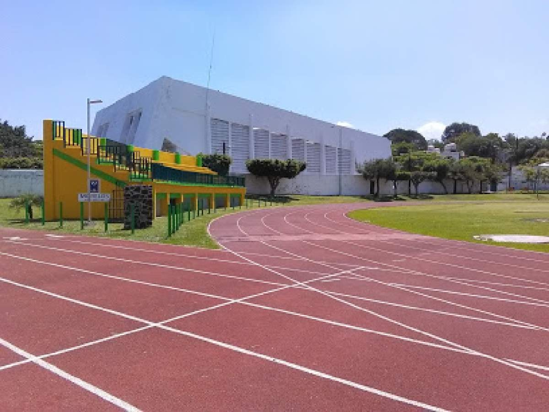 Con mejores herramientas, garantizan mantenimiento de la unidad deportiva de Cuautla