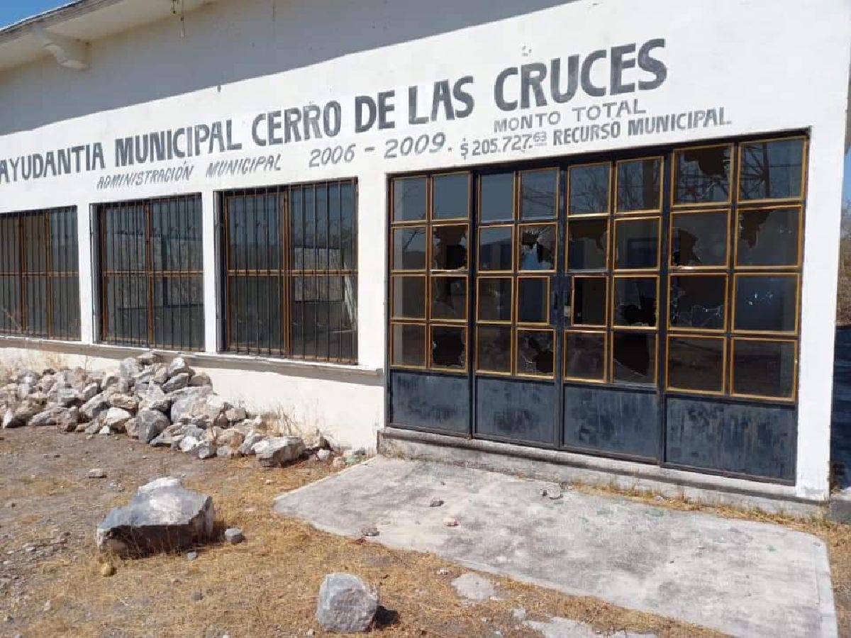 Causan destrozos en ayudantía de colonia de Tetecala