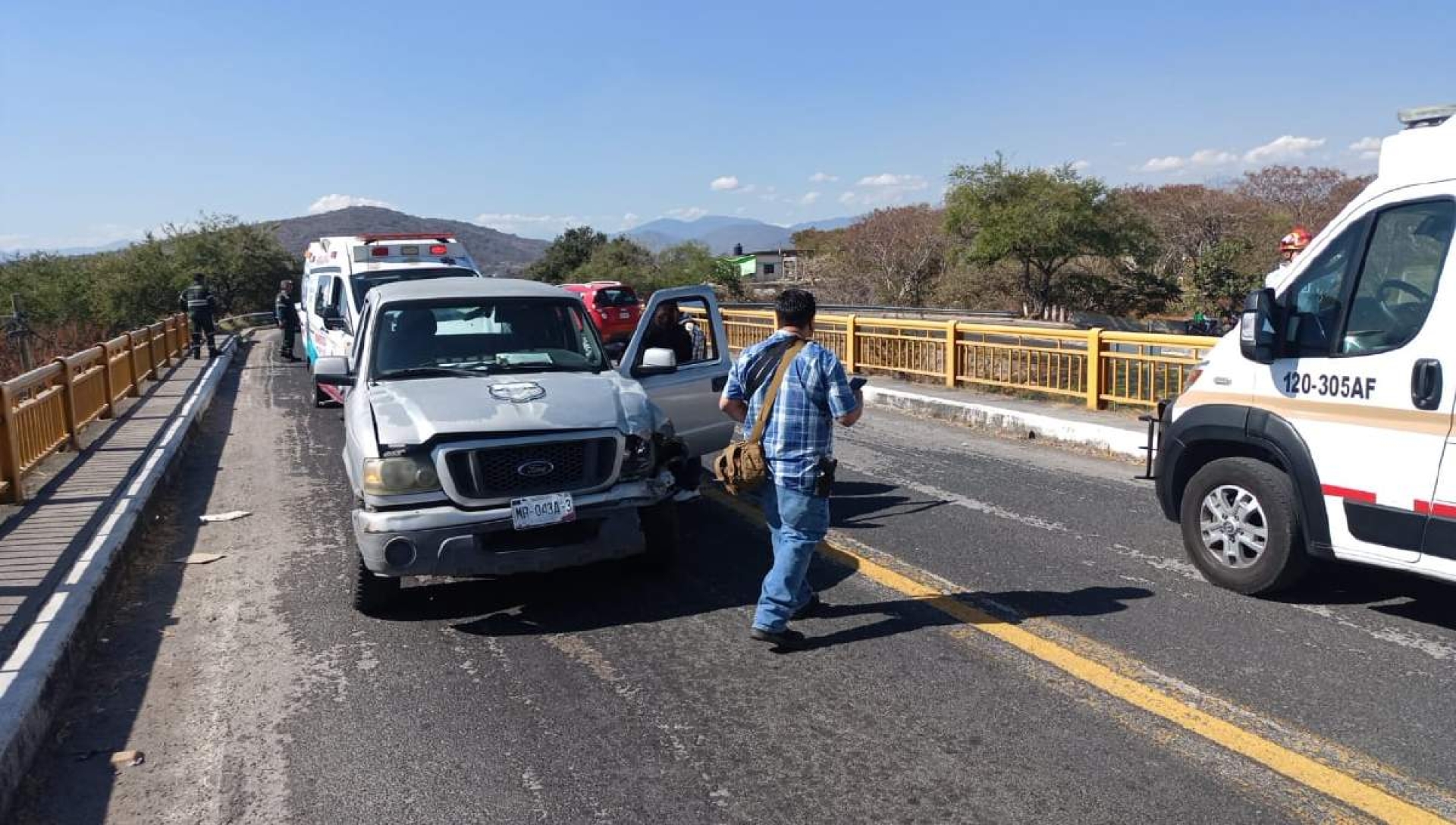 Se impacta camioneta de la FGE en Xochitepec
