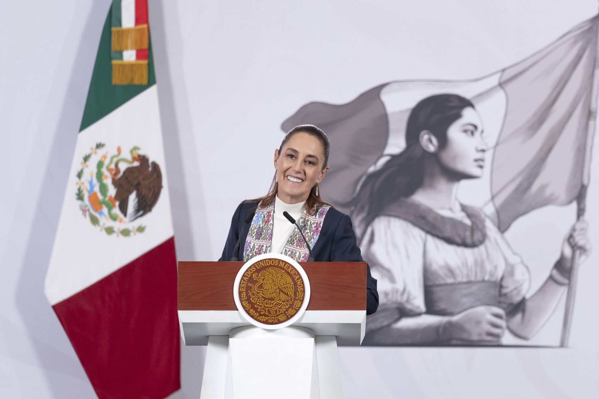 Sheinbaum presenta reforma electoral; propone eliminar pluris y recortar gasto