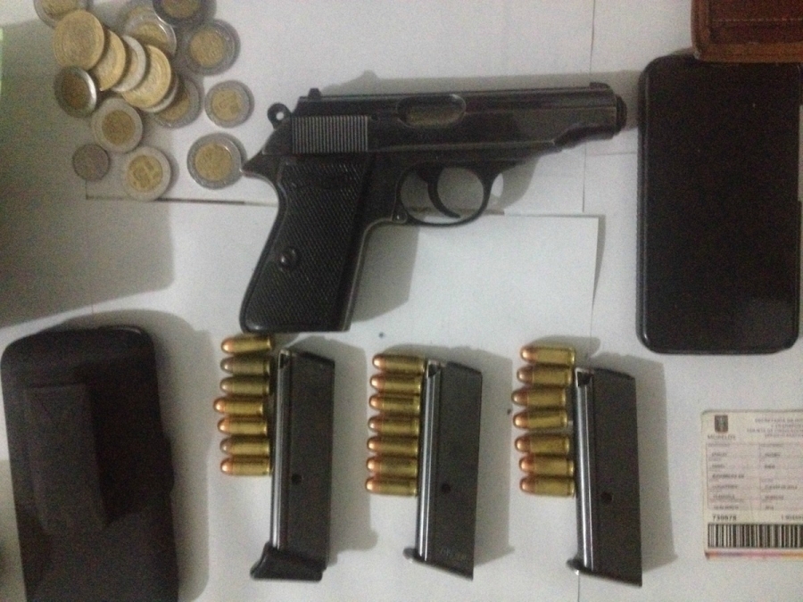 Fueron detenidos en posesión de pistola y varios cartuchos