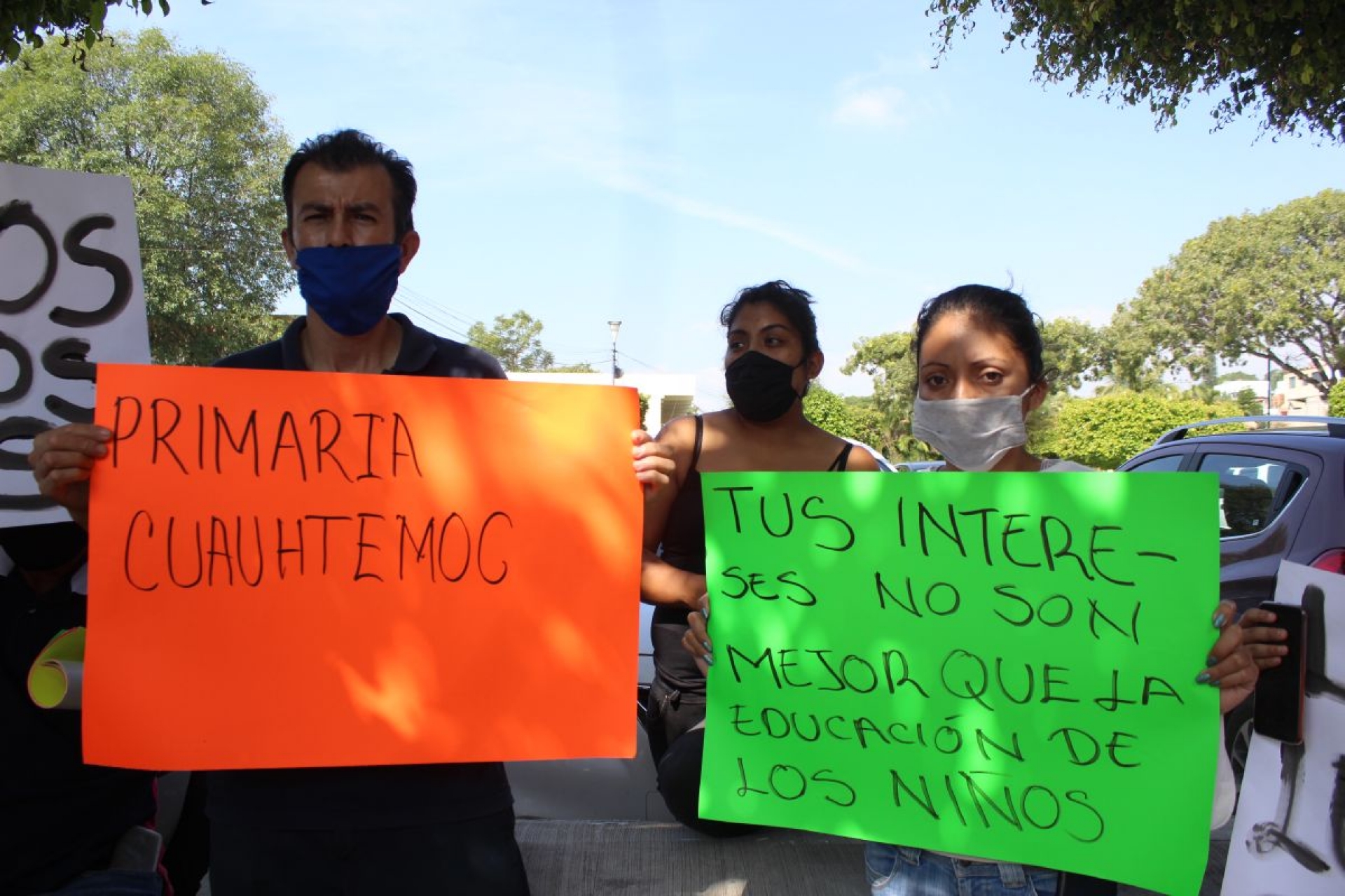 Padres de familia amenazan con cerrar calles