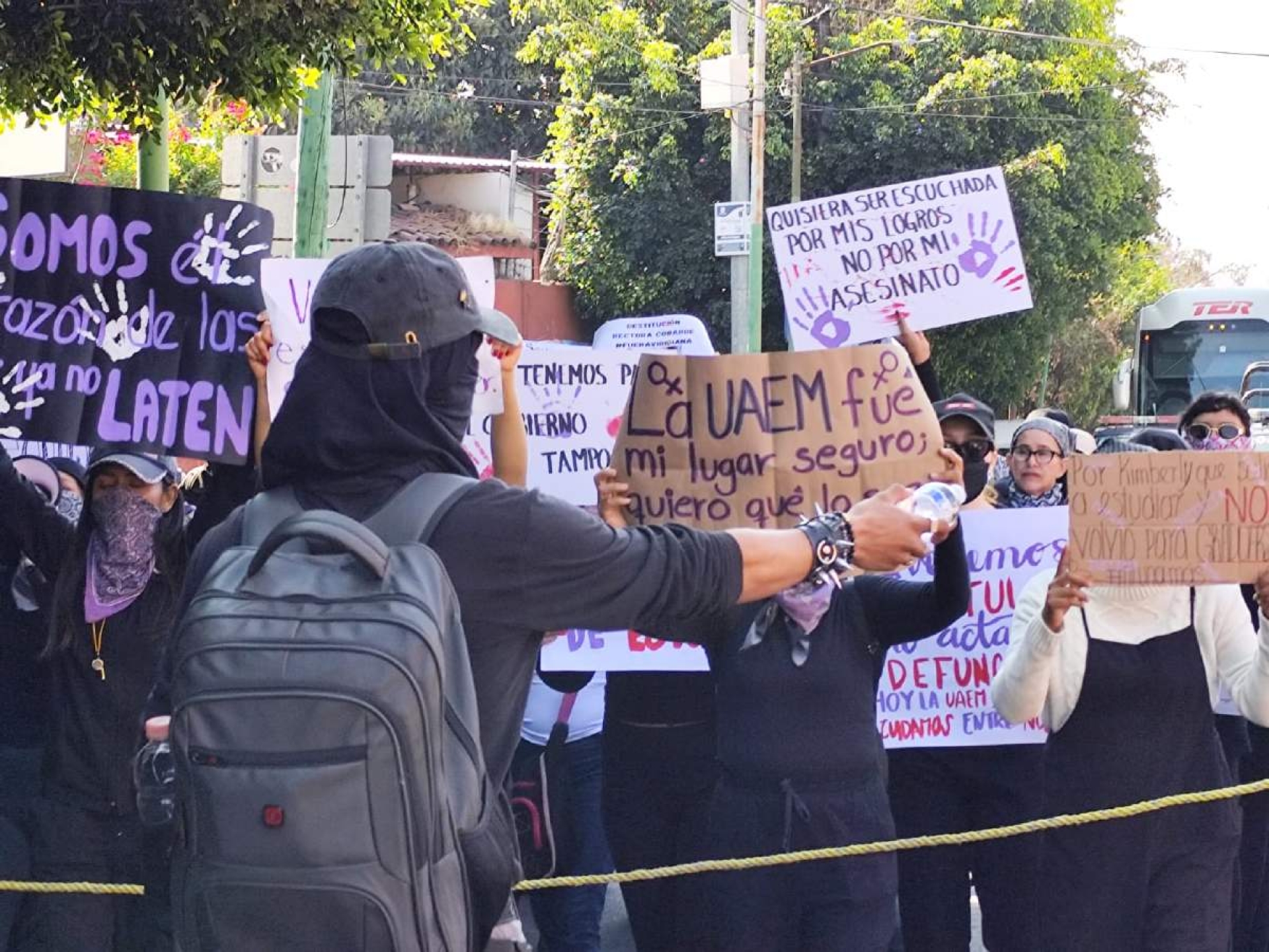 Se movilizan estudiantes de la Escuela de Teatro de la UAEM